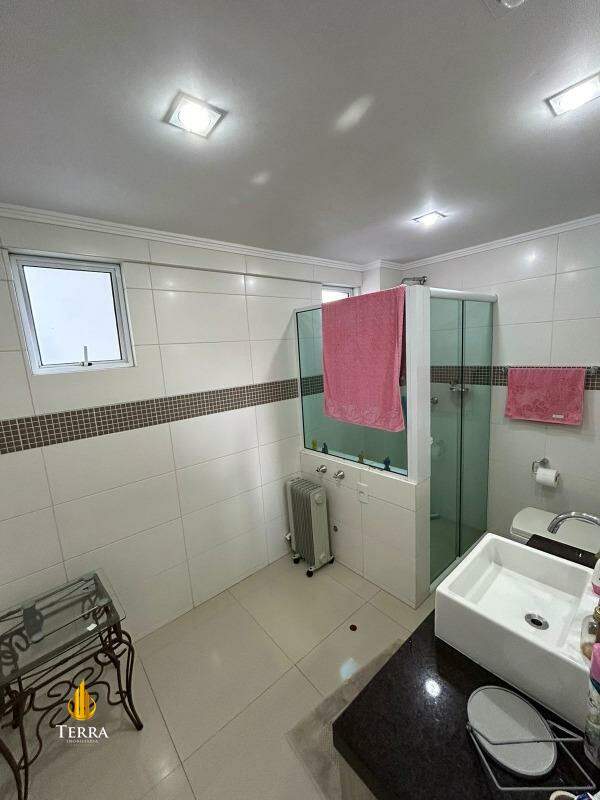 Emerald Apartamento com 3 quartos, Praia Brava: 