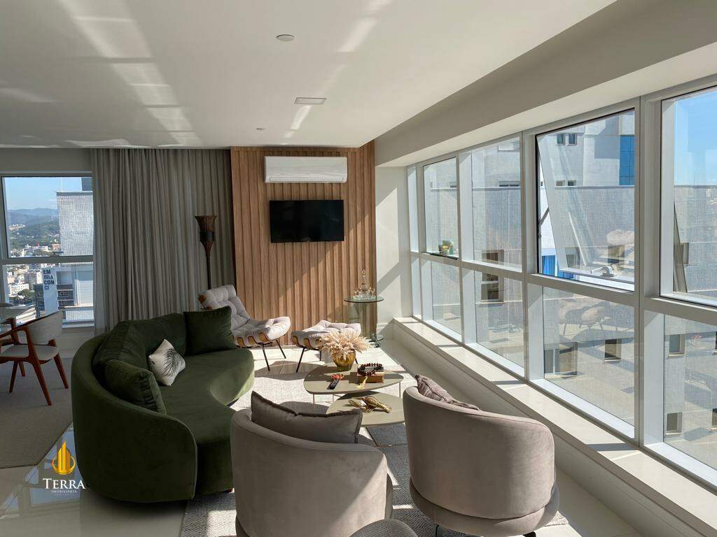 Edifício Epic Tower Apartamento com 4 quartos, Centro: 