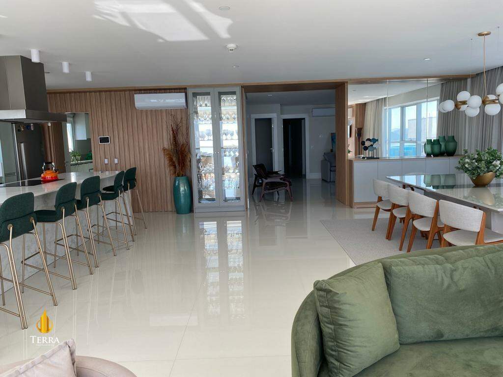 Edifício Epic Tower Apartamento com 4 quartos, Centro: 