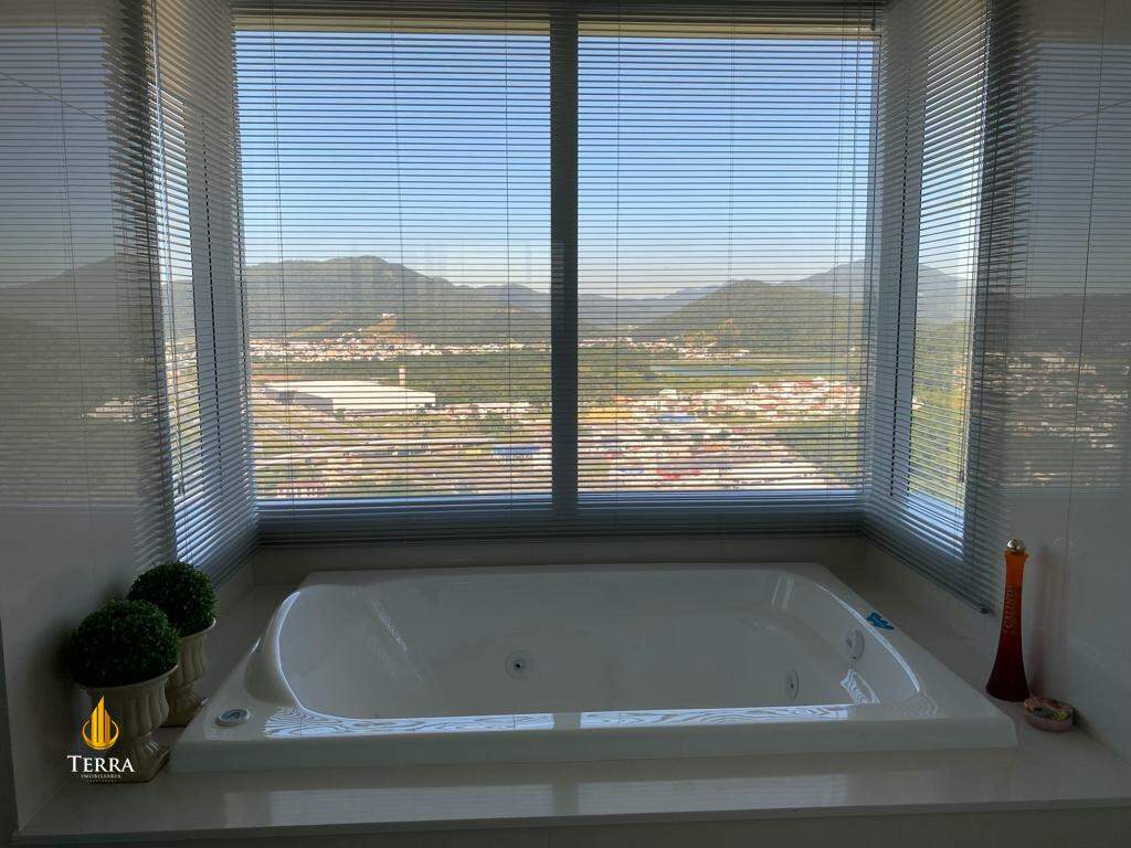 Edifício Epic Tower Apartamento com 4 quartos, Centro: 