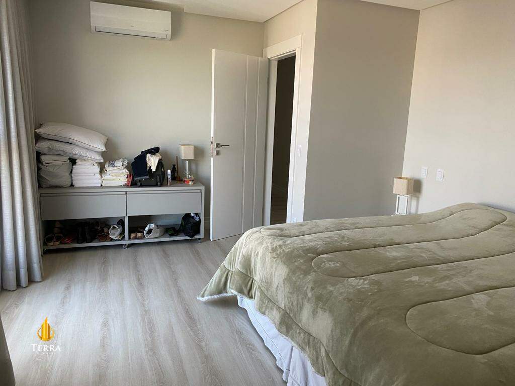 Edifício Epic Tower Apartamento com 4 quartos, Centro: 