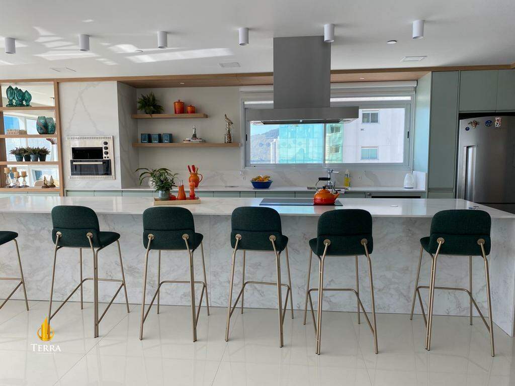 Edifício Epic Tower Apartamento com 4 quartos, Centro: 