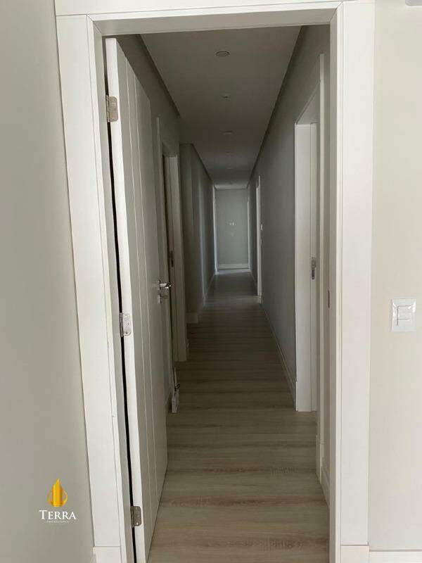 Edifício Epic Tower Apartamento com 4 quartos, Centro: 