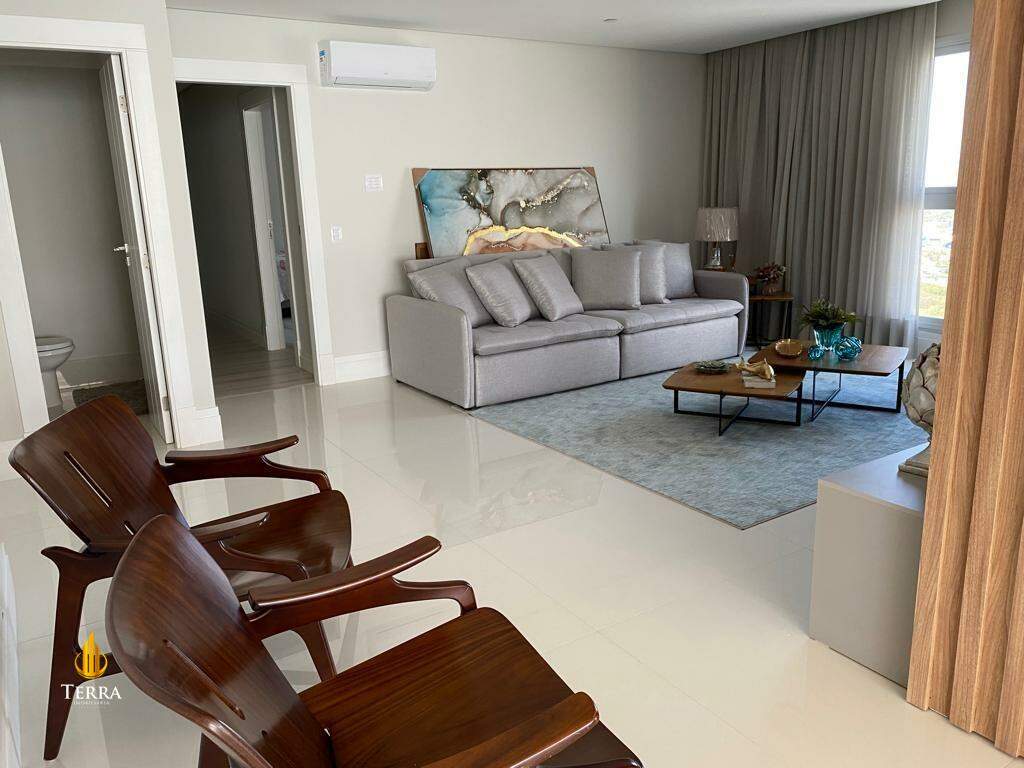 Edifício Epic Tower Apartamento com 4 quartos, Centro: 