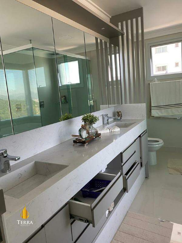 Edifício Epic Tower Apartamento com 4 quartos, Centro: 