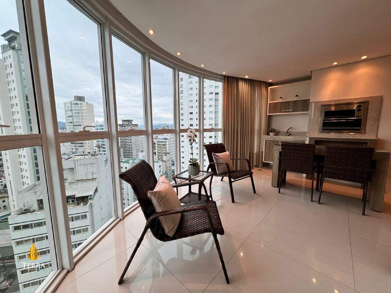 Le Majestic Residence Apartamento com 3 quartos, Centro: 