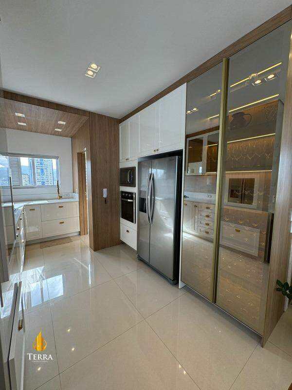 Edifício Salvatore Residenziale Apartamento com 3 quartos, Centro: 