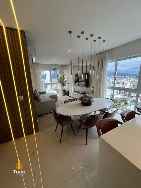 Edifício Salvatore Residenziale Apartamento com 3 quartos, Centro: 
