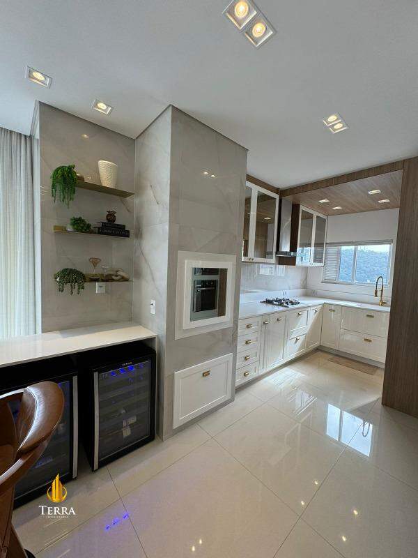 Edifício Salvatore Residenziale Apartamento com 3 quartos, Centro: 