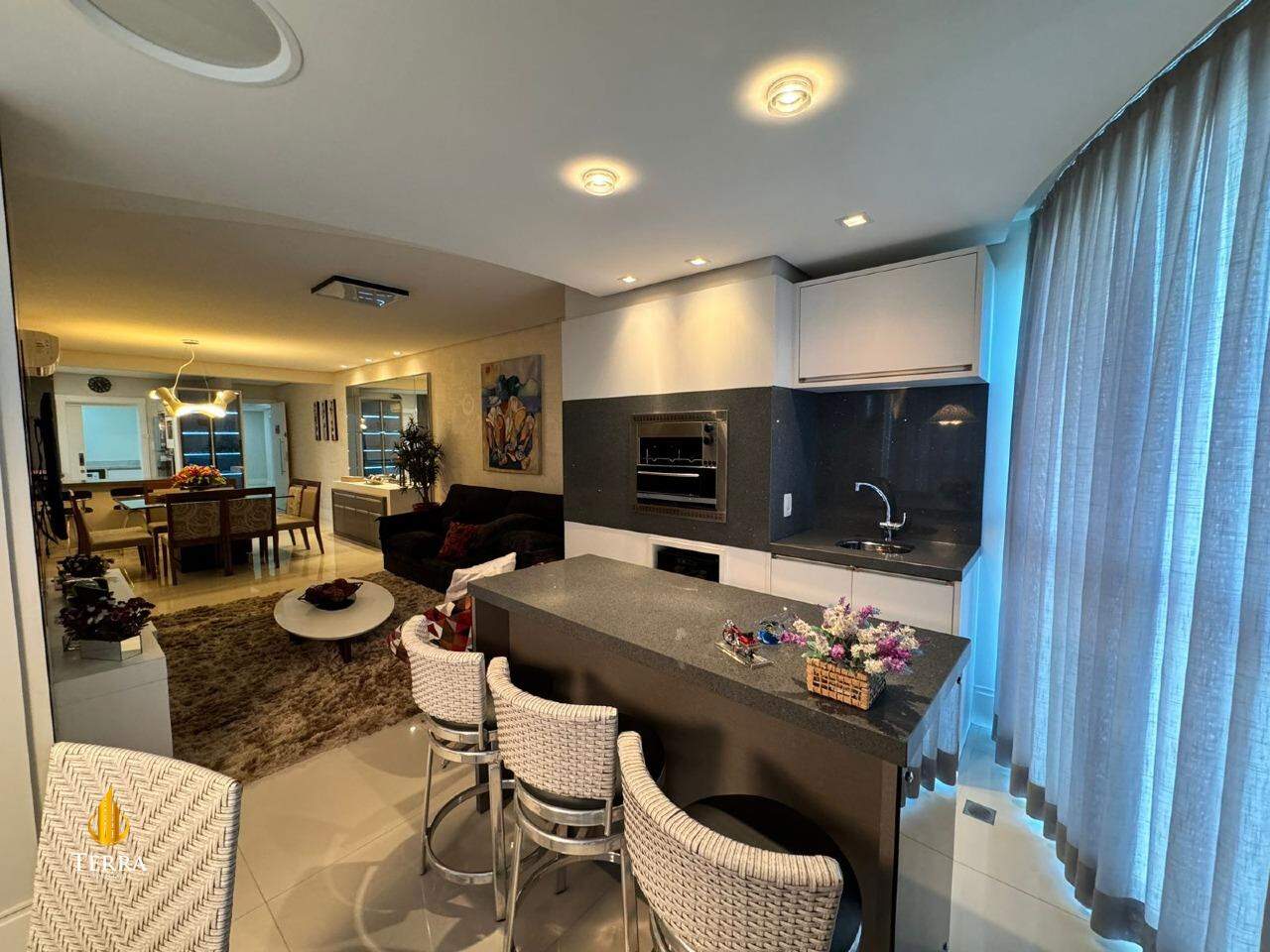 Le Majestic Residence Apartamento com 3 quartos, Centro: 