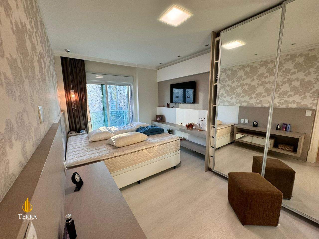 Le Majestic Residence Apartamento com 3 quartos, Centro: 