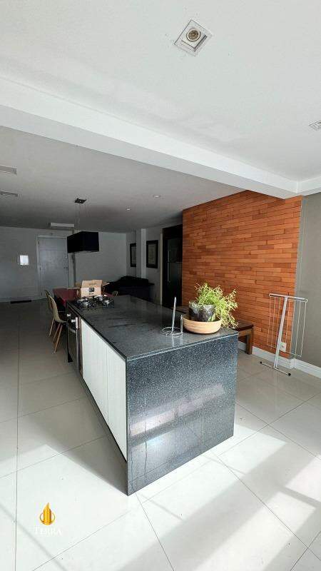 Emerald Apartamento com 2 quartos, Praia Brava: 
