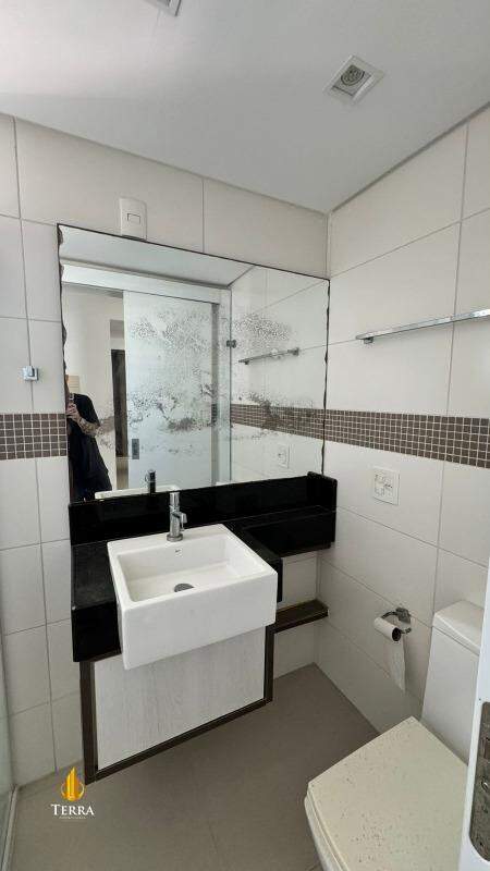 Emerald Apartamento com 2 quartos, Praia Brava: 