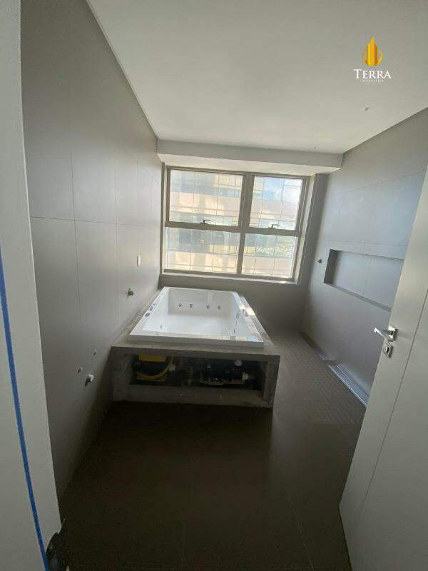 Yachthouse By Pininfarina Apartamento com 4 quartos, Centro: 