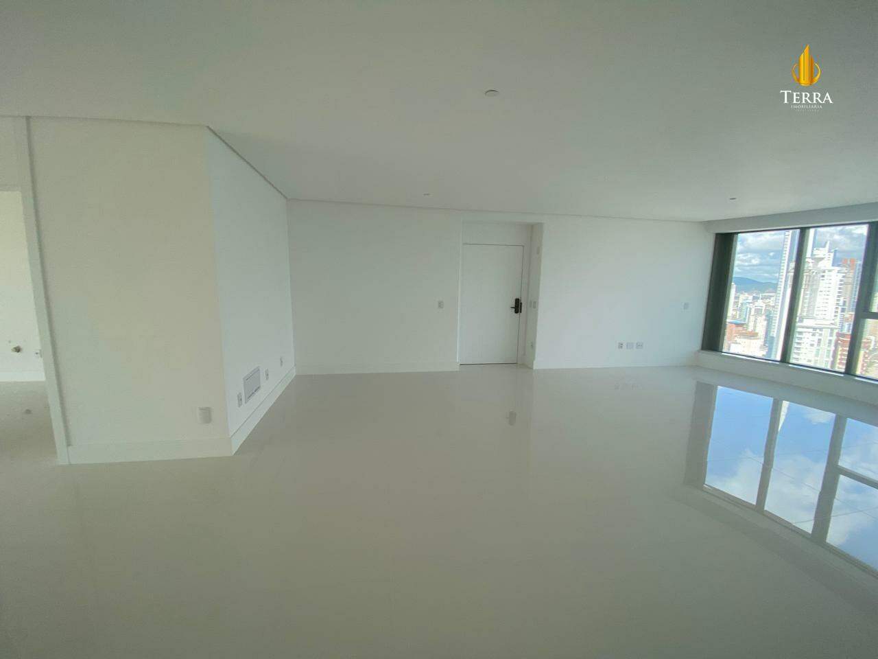Yachthouse By Pininfarina Apartamento com 4 quartos, Centro: 