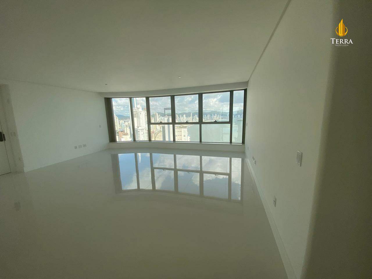 Yachthouse By Pininfarina Apartamento com 4 quartos, Centro: 