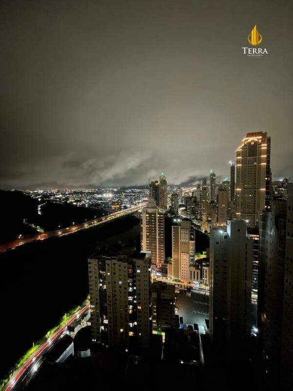 Edifício Epic Tower Apartamento com 4 quartos, Centro: 