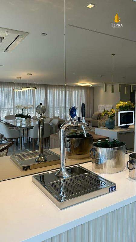Edifício Epic Tower Apartamento com 4 quartos, Centro: 