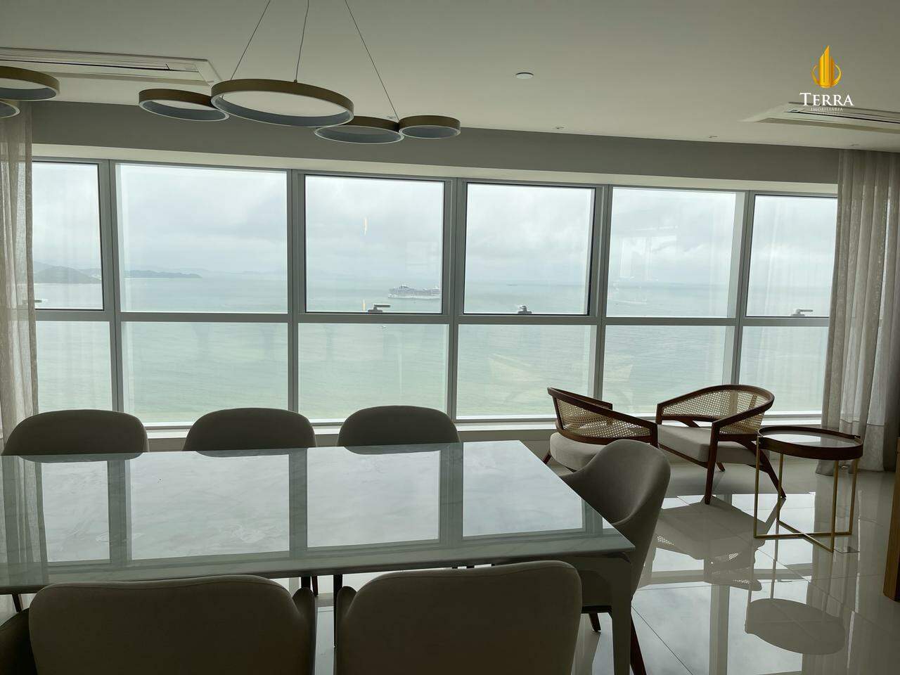 Edifício Epic Tower Apartamento com 4 quartos, Centro: 