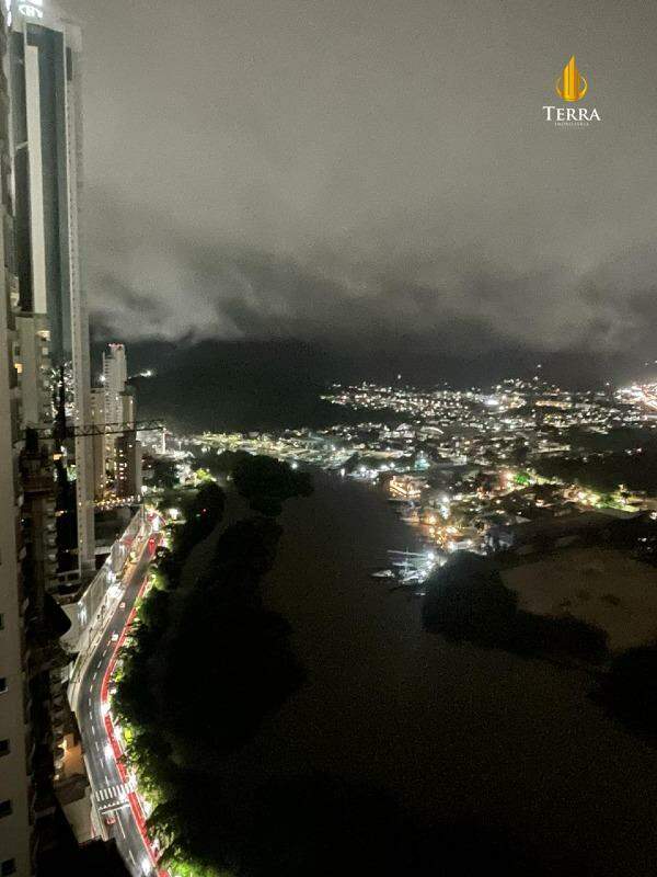 Edifício Epic Tower Apartamento com 4 quartos, Centro: 