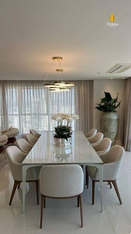 Edifício Epic Tower Apartamento com 4 quartos, Centro: 