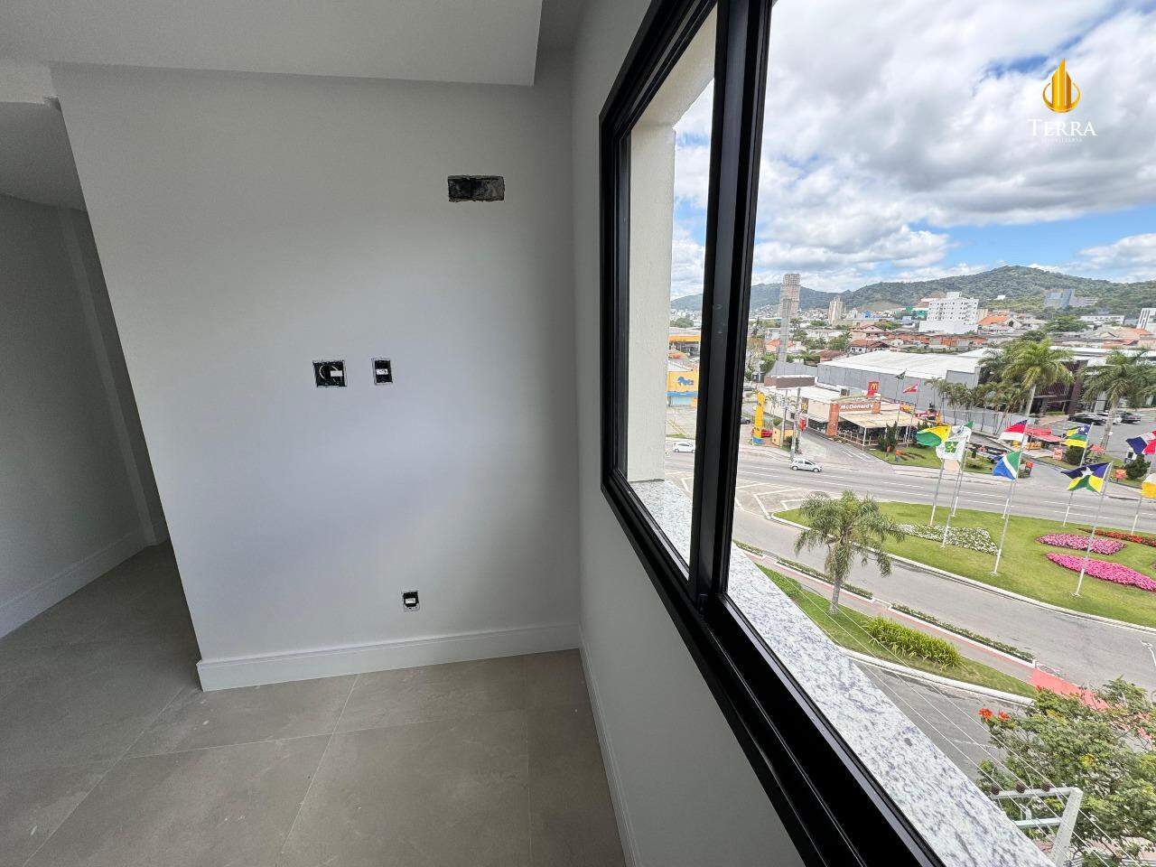 Aventura Residence Apartamento com 2 quartos, Centro: 