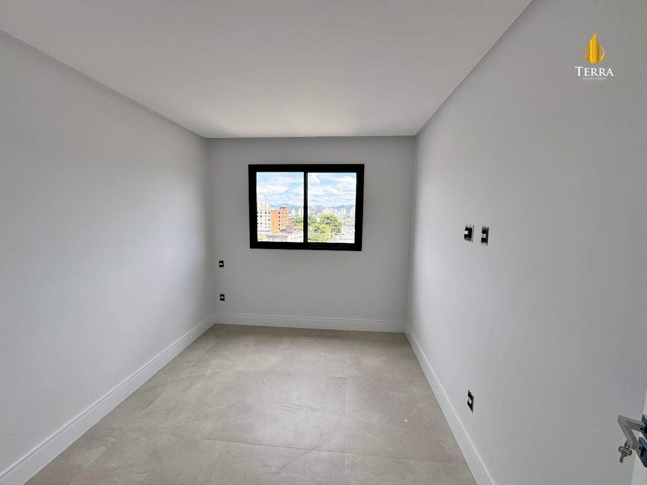 Aventura Residence Apartamento com 2 quartos, Centro: 