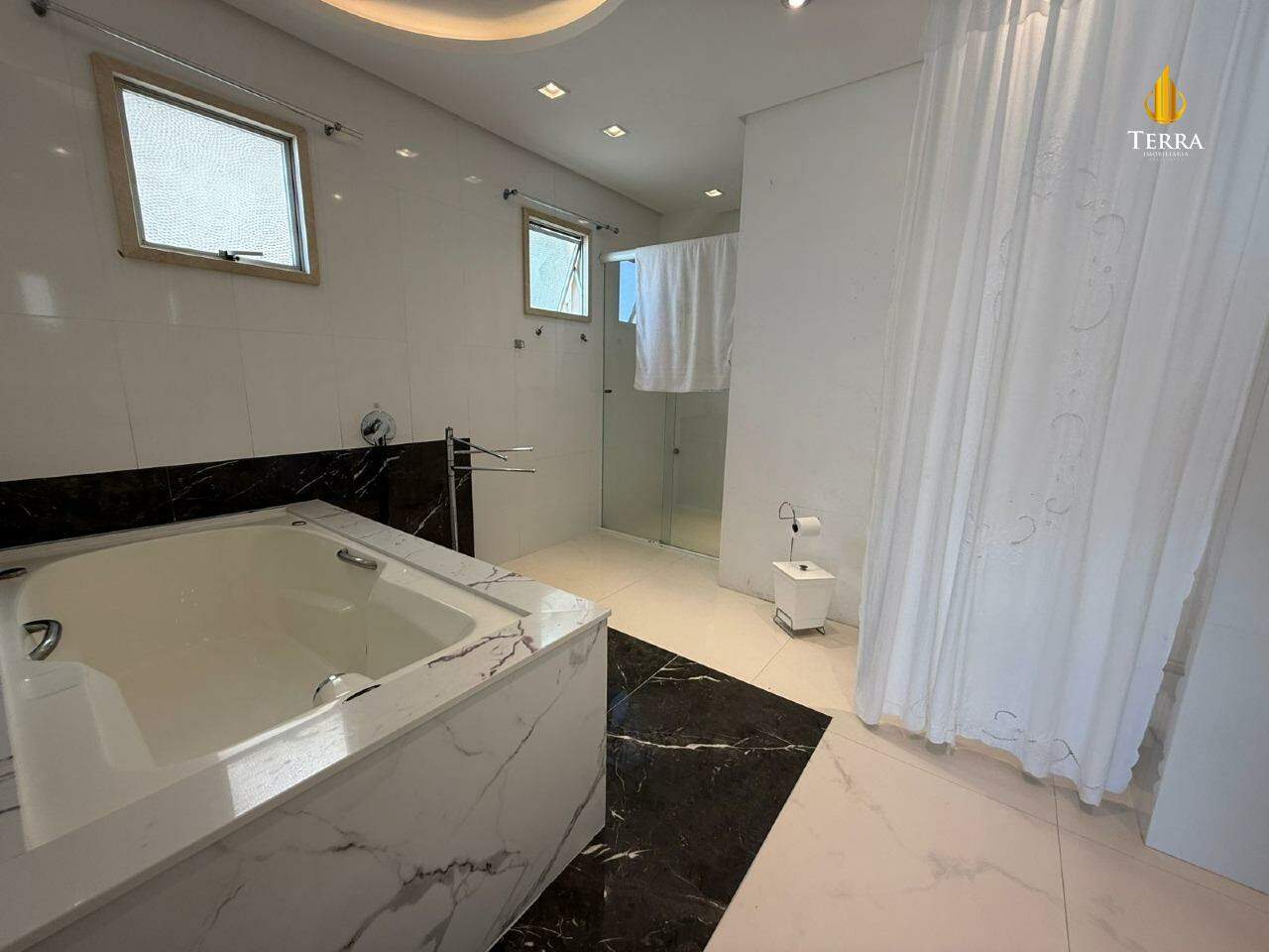  Edifício Constante Apartamento com 4 quartos, Centro: 