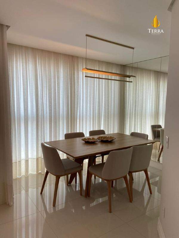 Falcon Tower Apartamento com 3 quartos, Centro: 