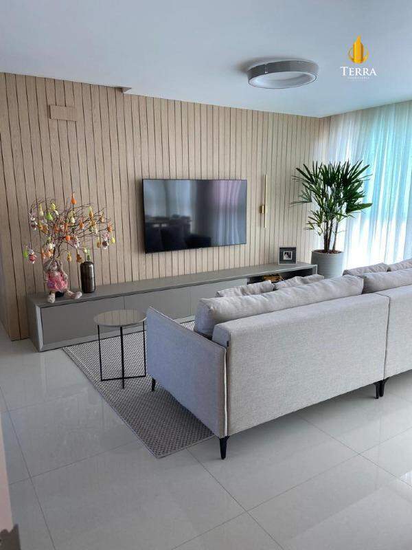 Falcon Tower Apartamento com 3 quartos, Centro: 