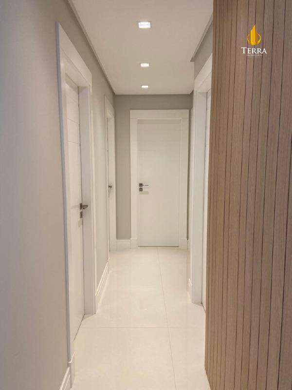 Falcon Tower Apartamento com 3 quartos, Centro: 