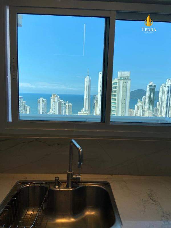 Falcon Tower Apartamento com 3 quartos, Centro: 