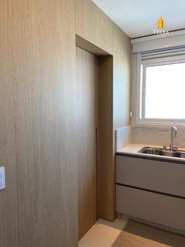 Falcon Tower Apartamento com 3 quartos, Centro: 