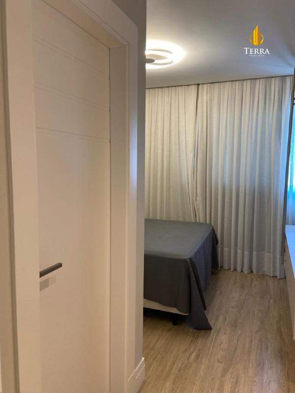 Falcon Tower Apartamento com 3 quartos, Centro: 