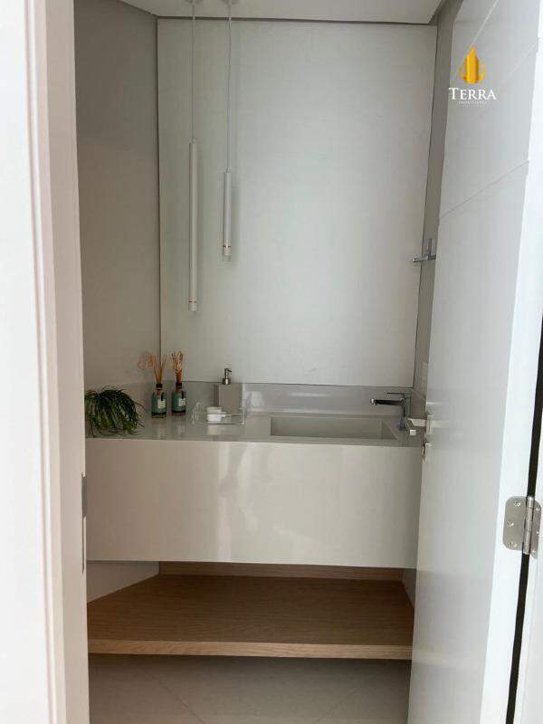 Falcon Tower Apartamento com 3 quartos, Centro: 