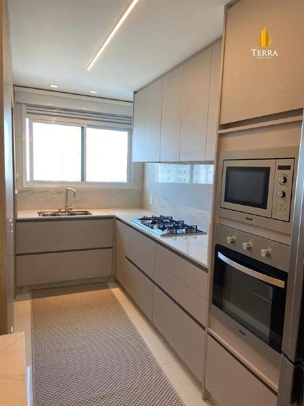 Falcon Tower Apartamento com 3 quartos, Centro: 