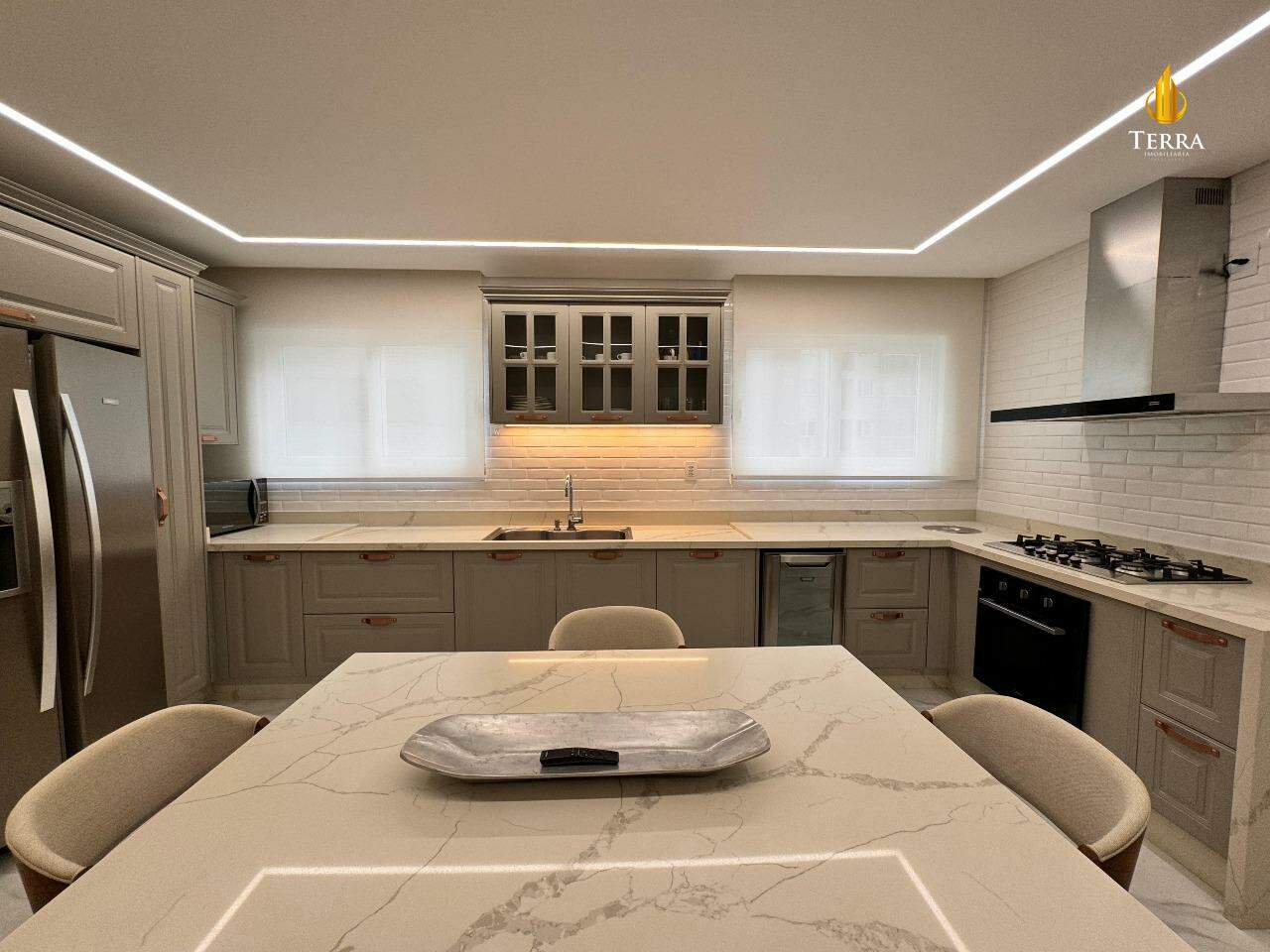  Edifício Theiss Heim Residence Apartamento com 4 quartos, Centro: 