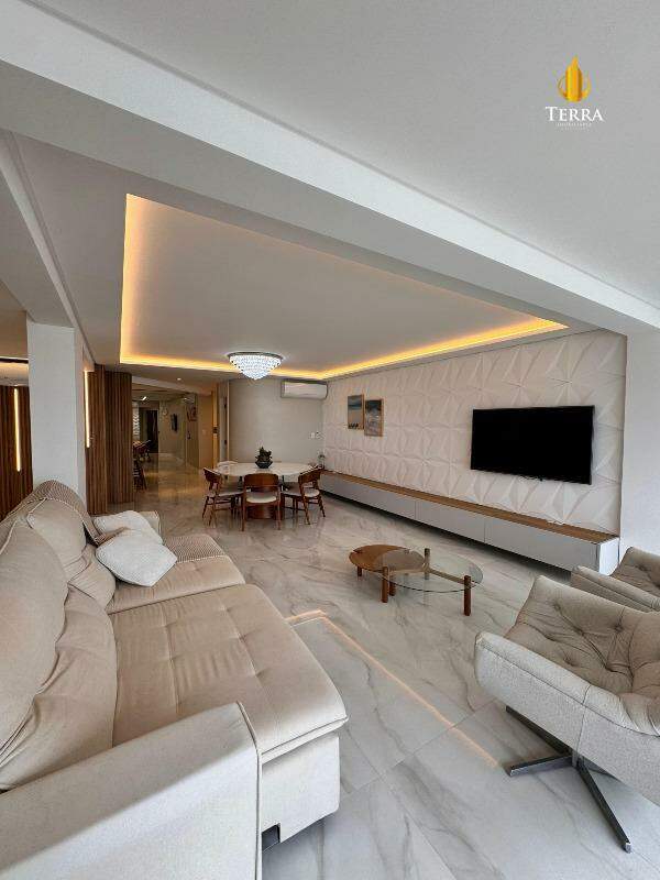  Edifício Theiss Heim Residence Apartamento com 4 quartos, Centro: 