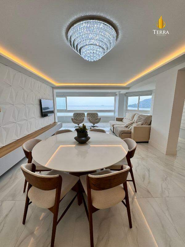  Edifício Theiss Heim Residence Apartamento com 4 quartos, Centro: 