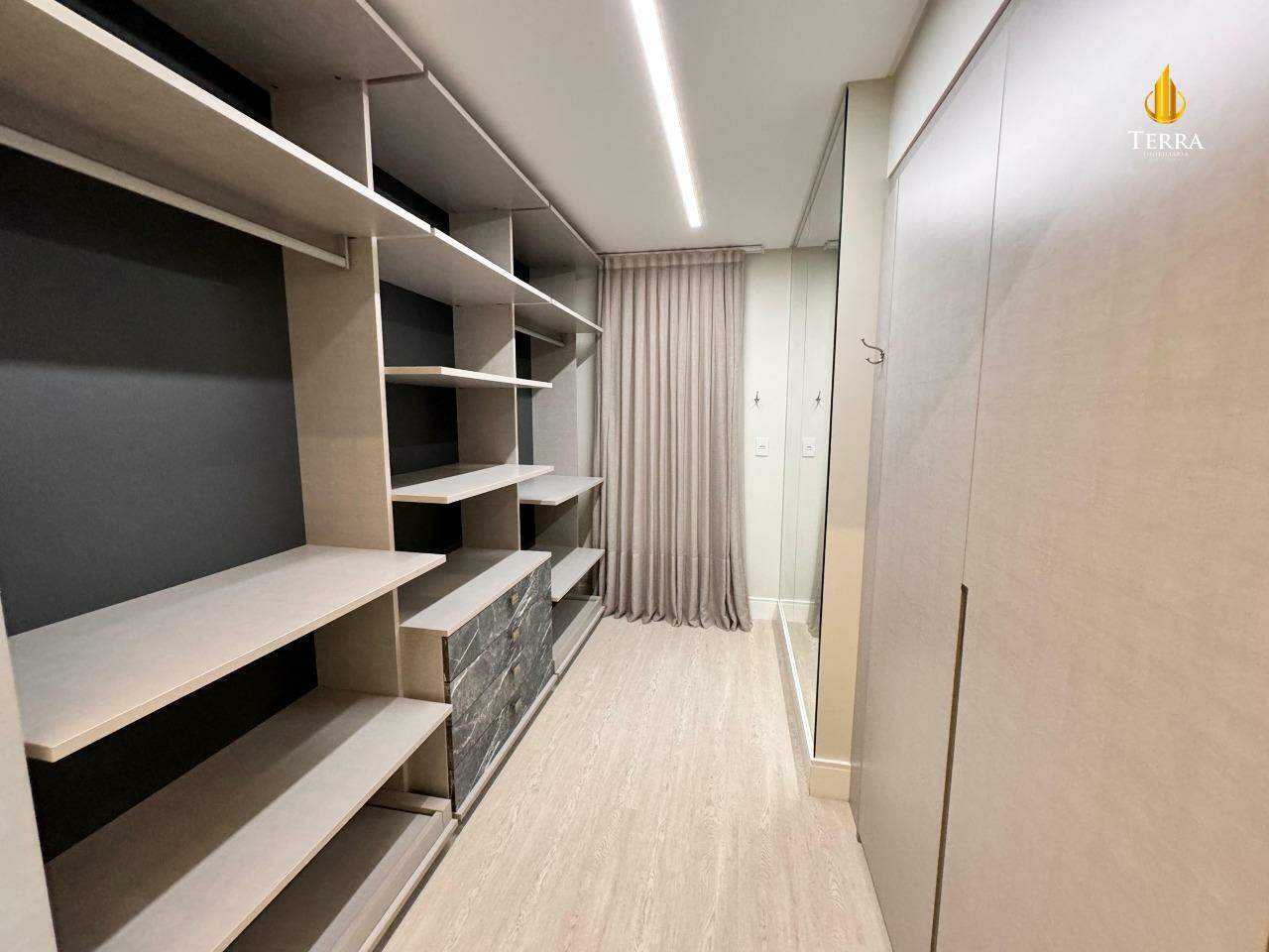  Edifício Theiss Heim Residence Apartamento com 4 quartos, Centro: 