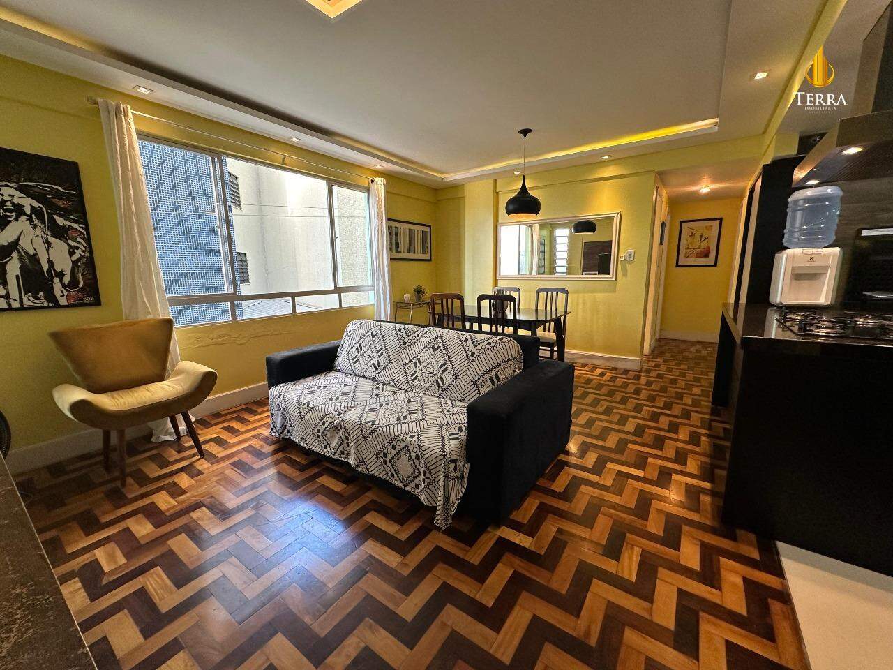 Edifício Girassol Apartamento com 2 quartos, Barra Norte: 