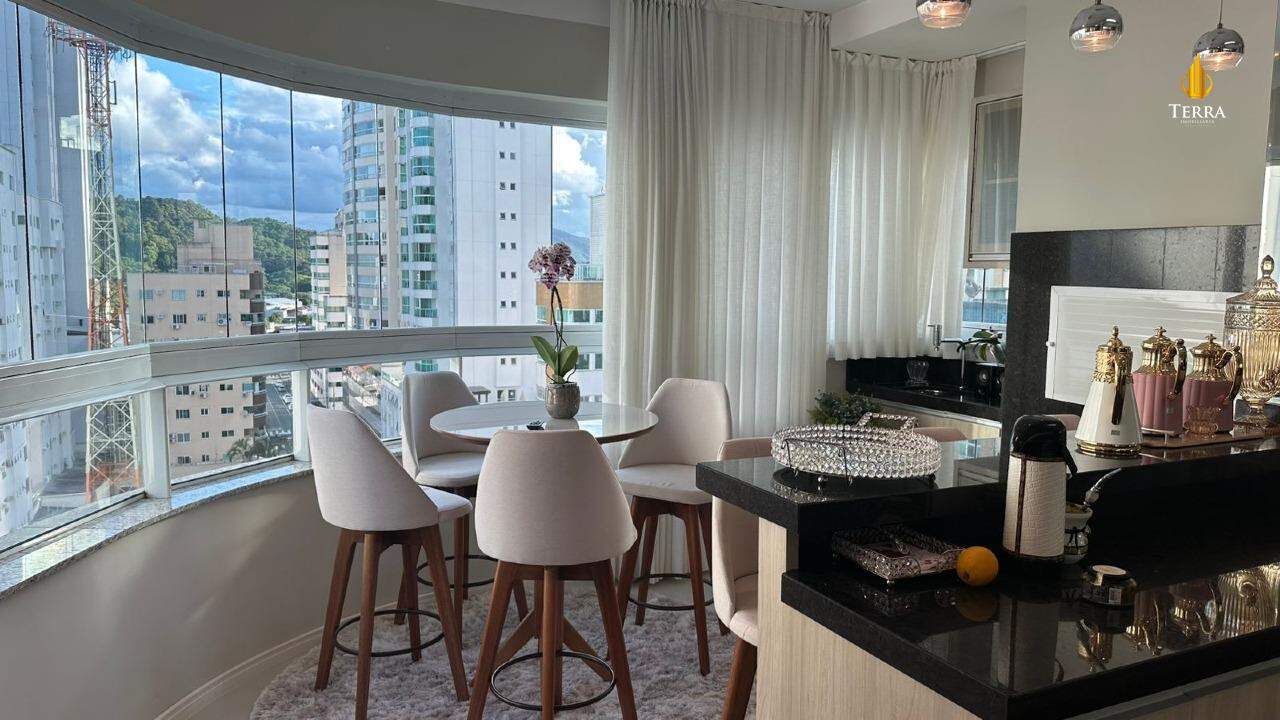 Celebrity Tower Apartamento com 3 quartos, Centro: 
