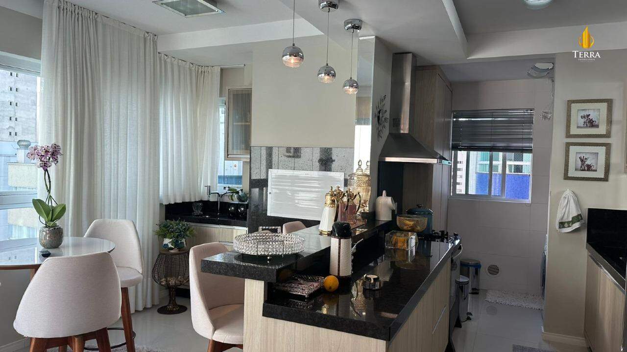 Celebrity Tower Apartamento com 3 quartos, Centro: 