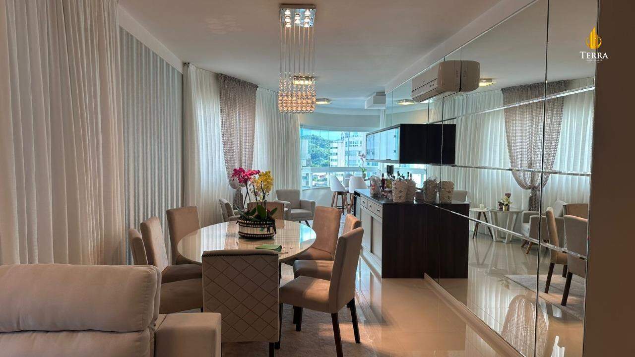 Celebrity Tower Apartamento com 3 quartos, Centro: 