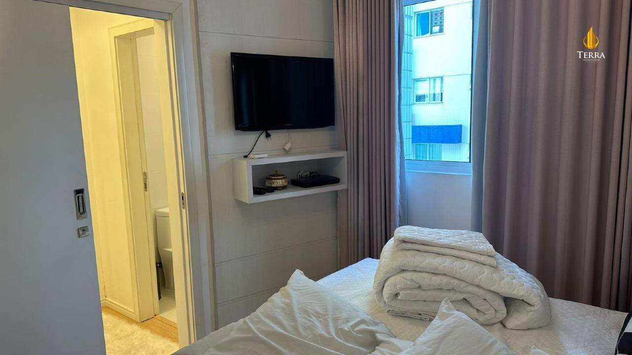 Celebrity Tower Apartamento com 3 quartos, Centro: 