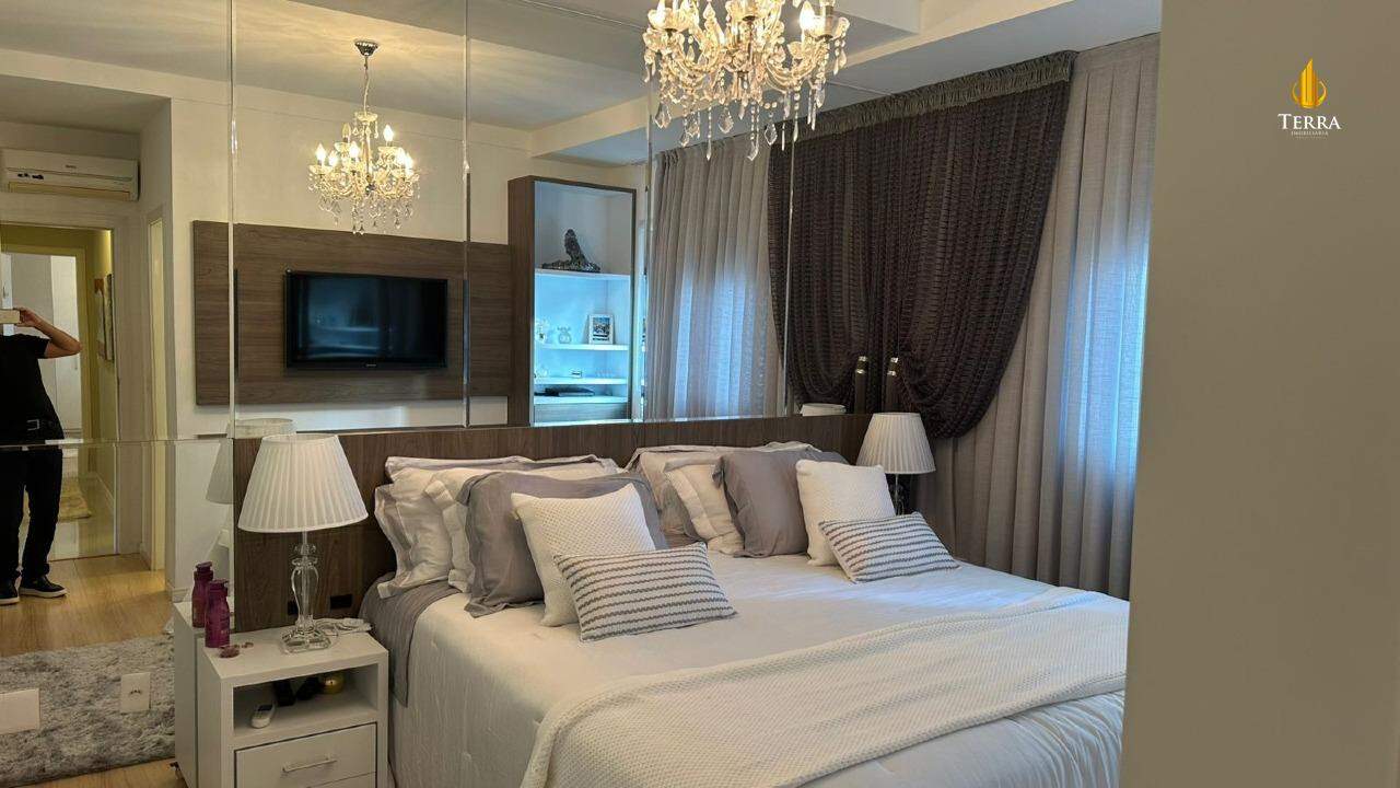 Celebrity Tower Apartamento com 3 quartos, Centro: 