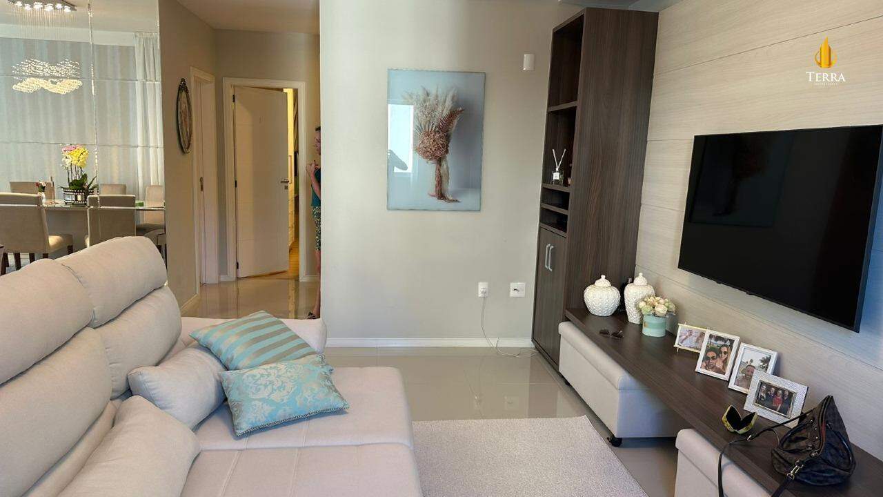 Celebrity Tower Apartamento com 3 quartos, Centro: 