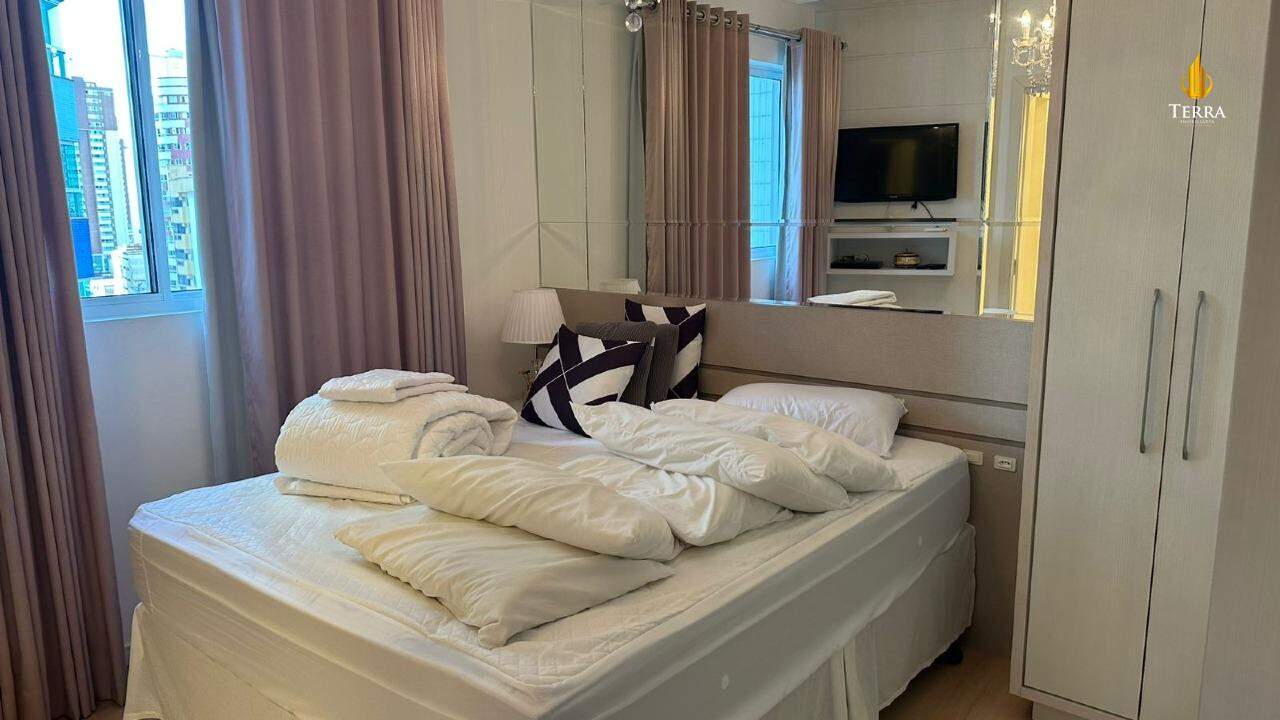 Celebrity Tower Apartamento com 3 quartos, Centro: 