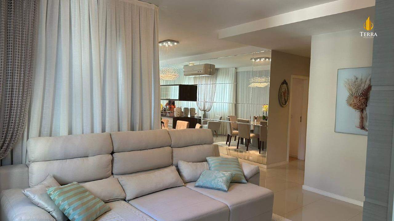 Celebrity Tower Apartamento com 3 quartos, Centro: 
