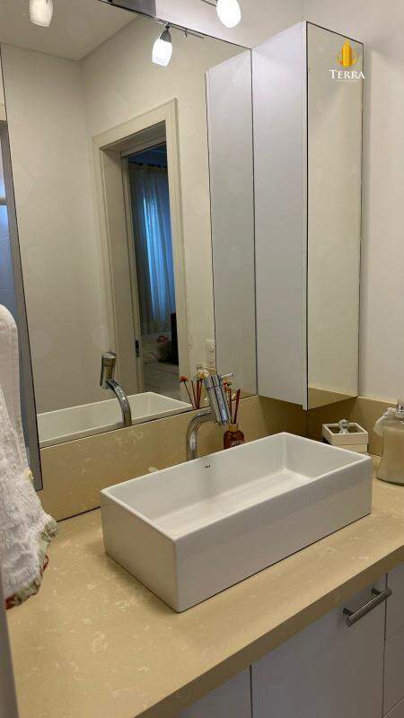 Celebrity Tower Apartamento com 3 quartos, Centro: 